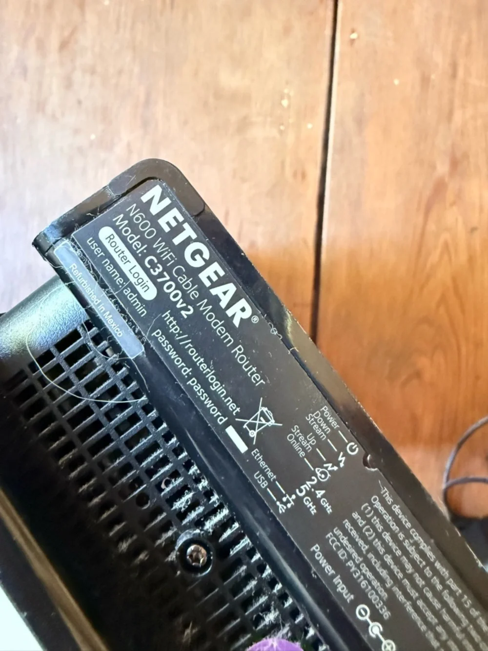 NETGEAR Black Cable Modem/Router - Picture 3 of 3